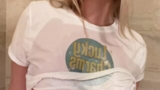 Allie Dunn onlyfans shows off her sexy ass and big tits