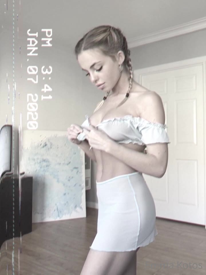 Emma Kotos onlyfans liftsher cloth to show off her small tits and ass