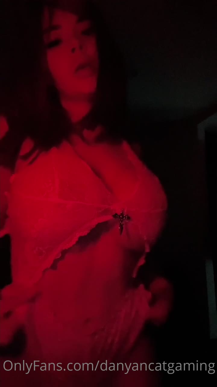 DanyanCat onlyfans shakes her big tits on camera
