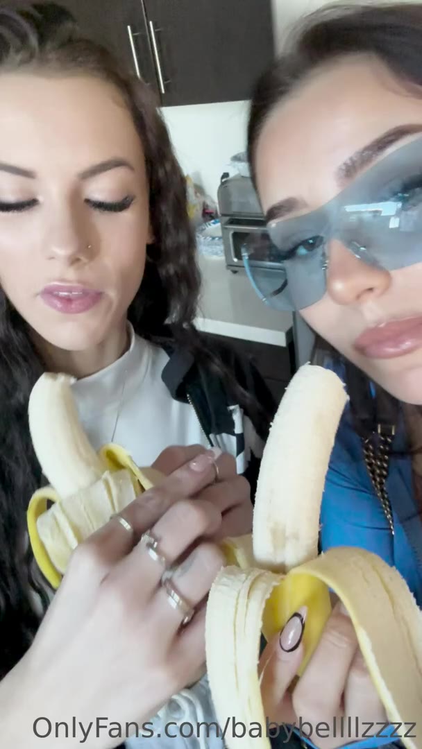 sey Babybellllzzzz eats banana in onlyfans leaked video