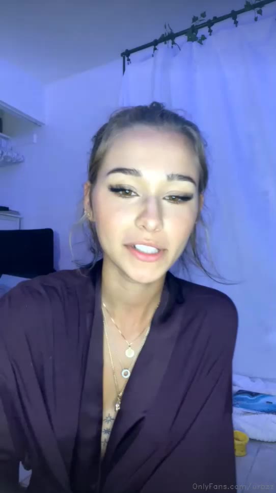 Babybellllzzzz onlyfans opens up her to show off her small tits