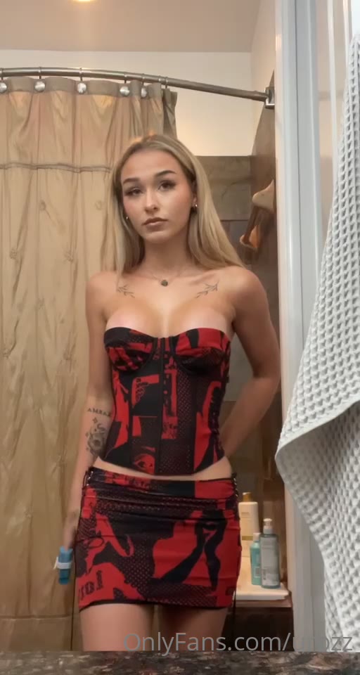 Babybellllzzzz strips naked and shows off her sexy tits and ass