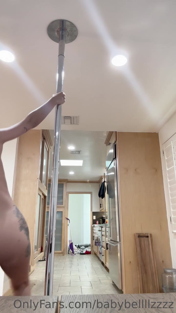 Babybellllzzzz onlyfans doing pole dancing naked